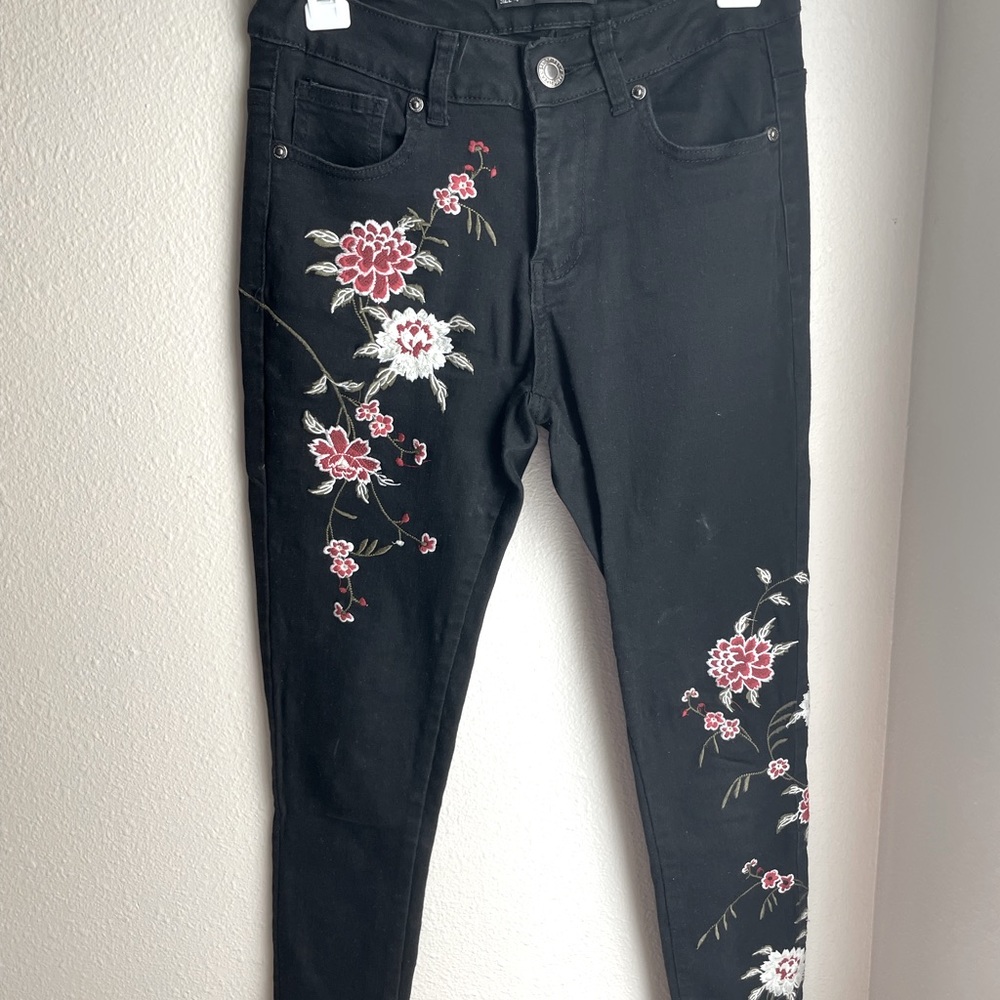 Sandpiper High Rise Embroidered Skinny Jean Size 4